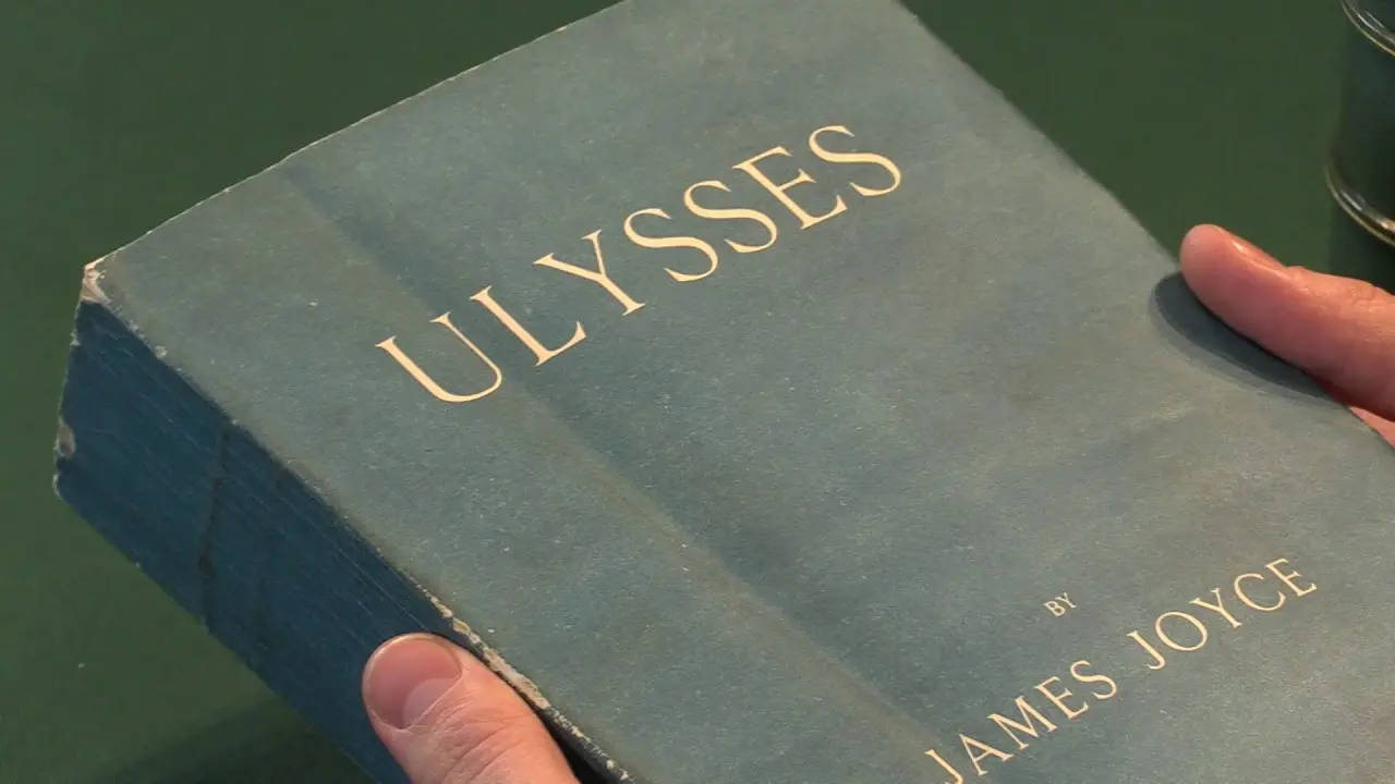 james joyce finnegans wake el cuenco de plata encuadernación - Qué autor escribió Ulises y Finnegans Wake